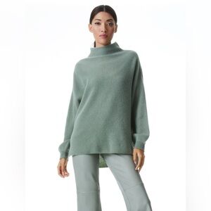 ALICE + OLIVIA: GREEN TURTLENECK SWEATER